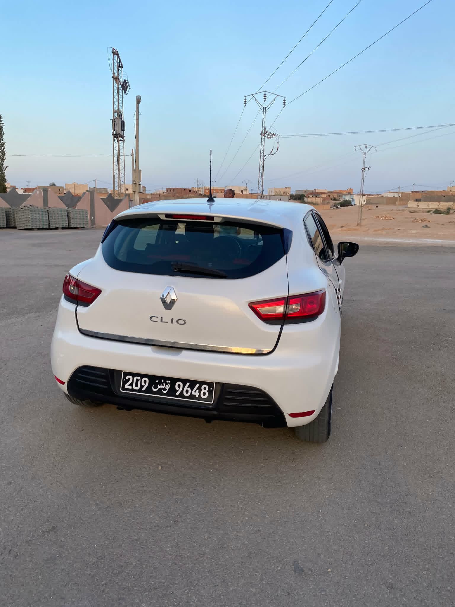 El Mdhilla&nbsp;Cite Essaada&nbsp;Renault&nbsp;Clio&nbsp;Renault clio 4    en bon �tat