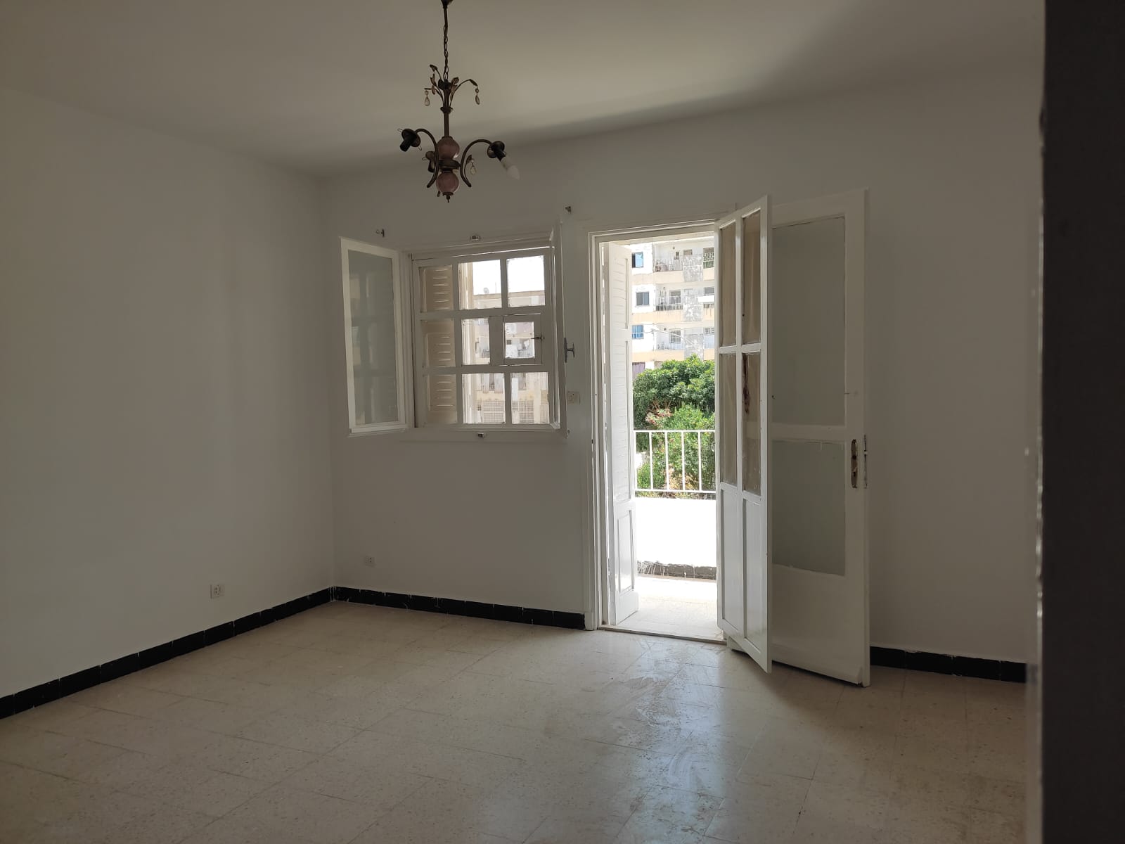 Cite El Khadra&nbsp;Cite Oplympique&nbsp;Location&nbsp;Appart. 4 pi�ces&nbsp;S 3 retap� pour jeunes hommes fonctionnaires