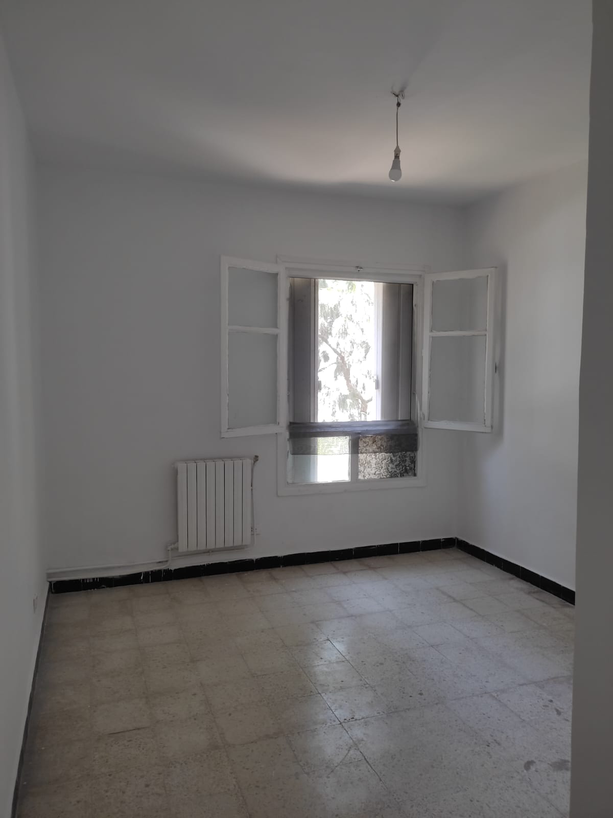 Cite El Khadra&nbsp;Cite Oplympique&nbsp;Location&nbsp;Appart. 4 pi�ces&nbsp;S 3 retap� pour jeunes hommes fonctionnaires