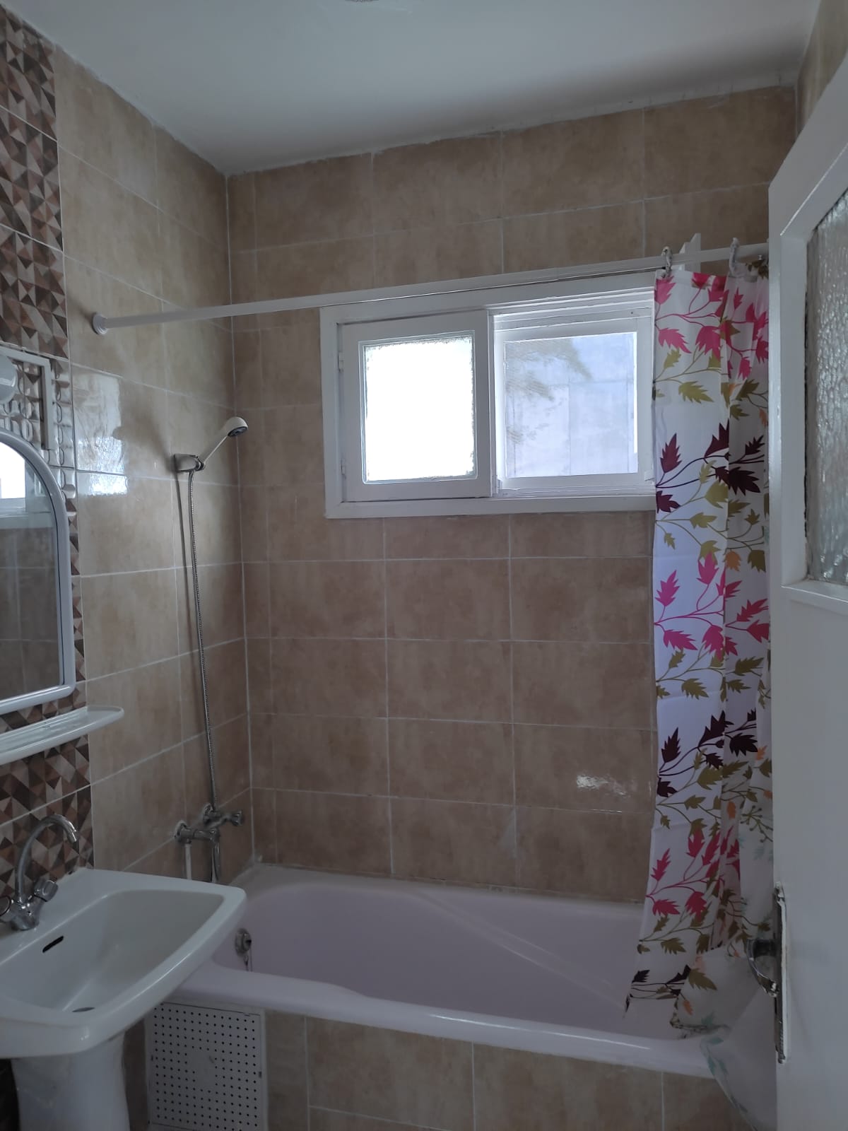 Cite El Khadra&nbsp;Cite Oplympique&nbsp;Location&nbsp;Appart. 4 pi�ces&nbsp;S 3 retap� pour jeunes hommes fonctionnaires
