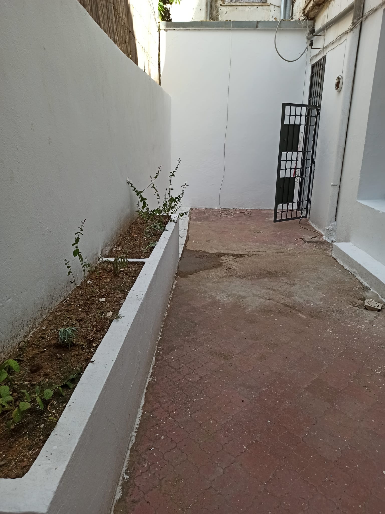 El Menzah&nbsp;Tunis Belvedere&nbsp;Location&nbsp;Appart. 3 pi�ces&nbsp;Appartement � usage bureautique ou cabinet  010926