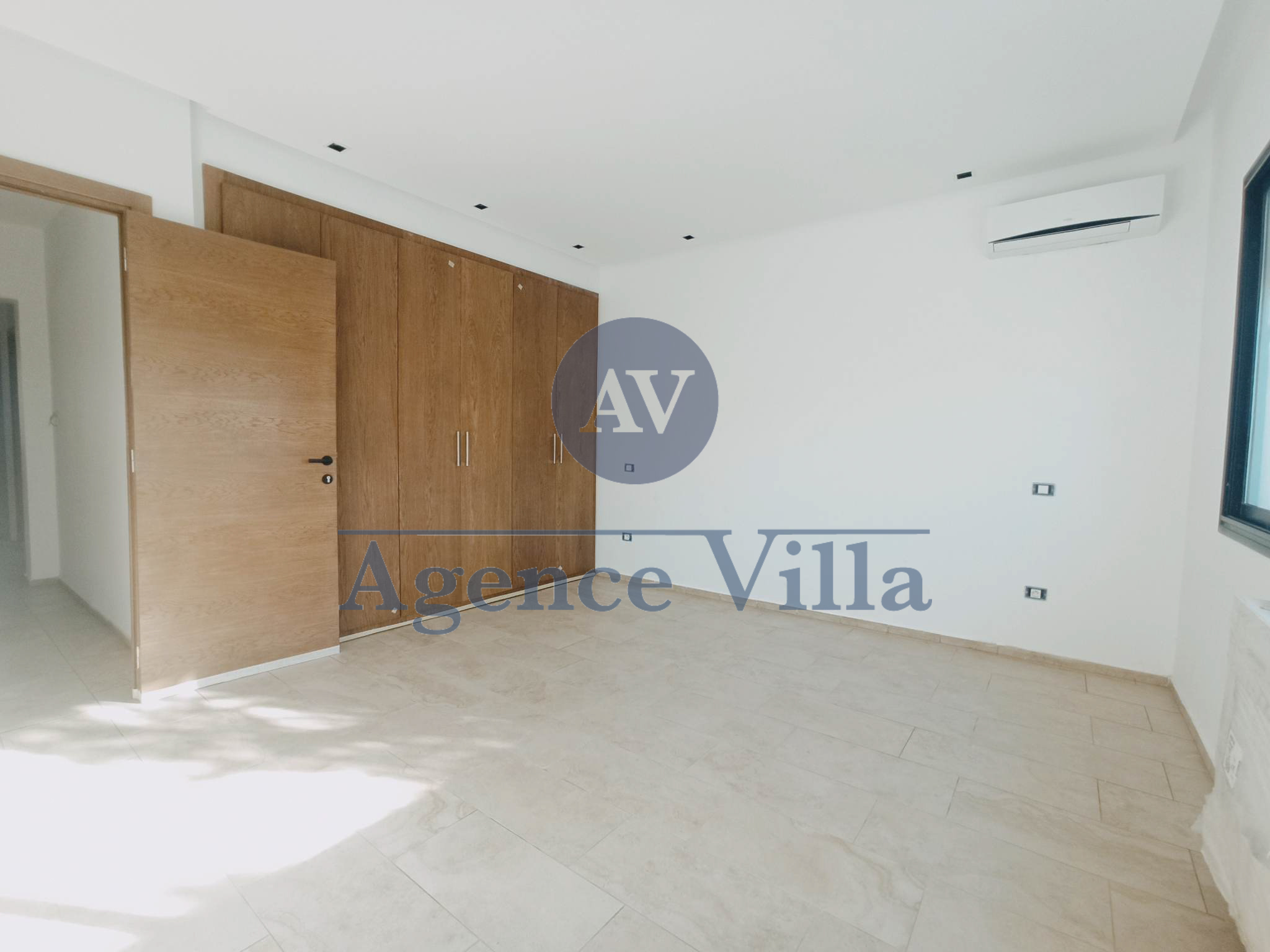 La Soukra&nbsp;La Soukra&nbsp;Location&nbsp;Duplex&nbsp;Un duplex s3 ind�pendant � la soukra