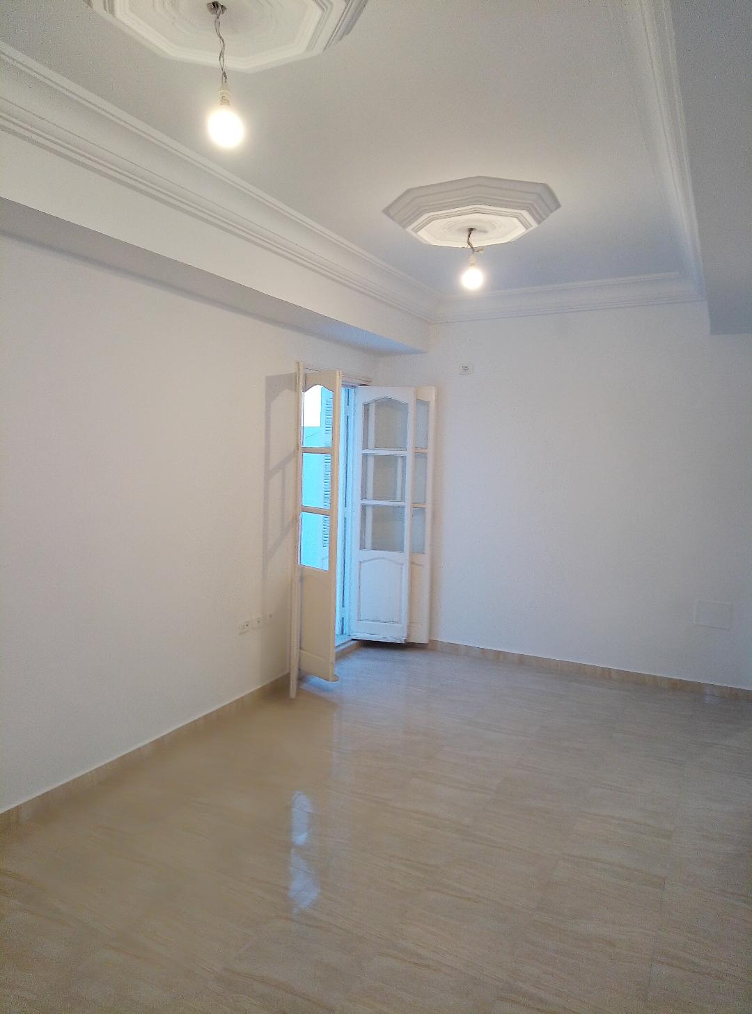 La Marsa&nbsp;El Aouina&nbsp;Location&nbsp;Appart. 4 pi�ces&nbsp;1er �tage s plus 3 face lac2