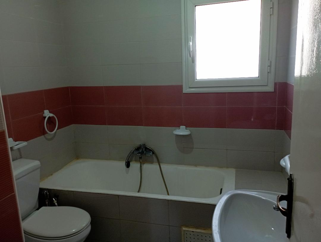La Marsa&nbsp;El Aouina&nbsp;Location&nbsp;Appart. 4 pi�ces&nbsp;1er �tage s plus 3 face lac2