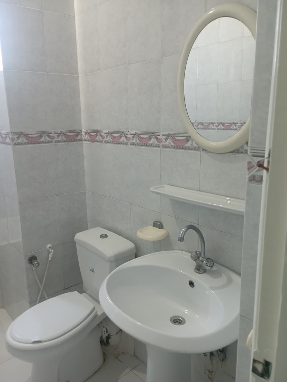 La Marsa&nbsp;El Aouina&nbsp;Location&nbsp;Appart. 3 pi�ces&nbsp;1er �tage s plus 3 face lac2