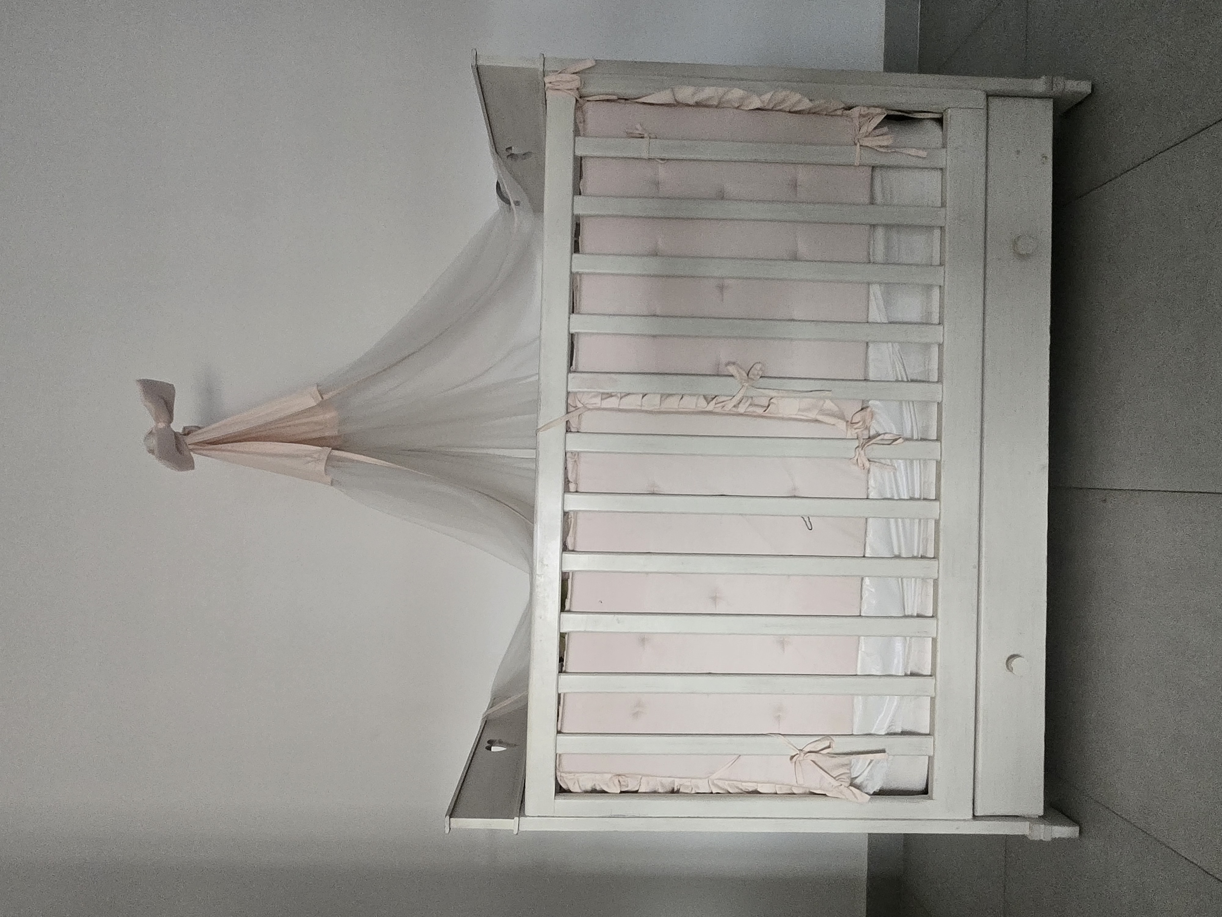 La Soukra&nbsp;Borj Louzir&nbsp;Meubles d'enfant&nbsp;Lits&nbsp;Lit b�b� avec commode en bois