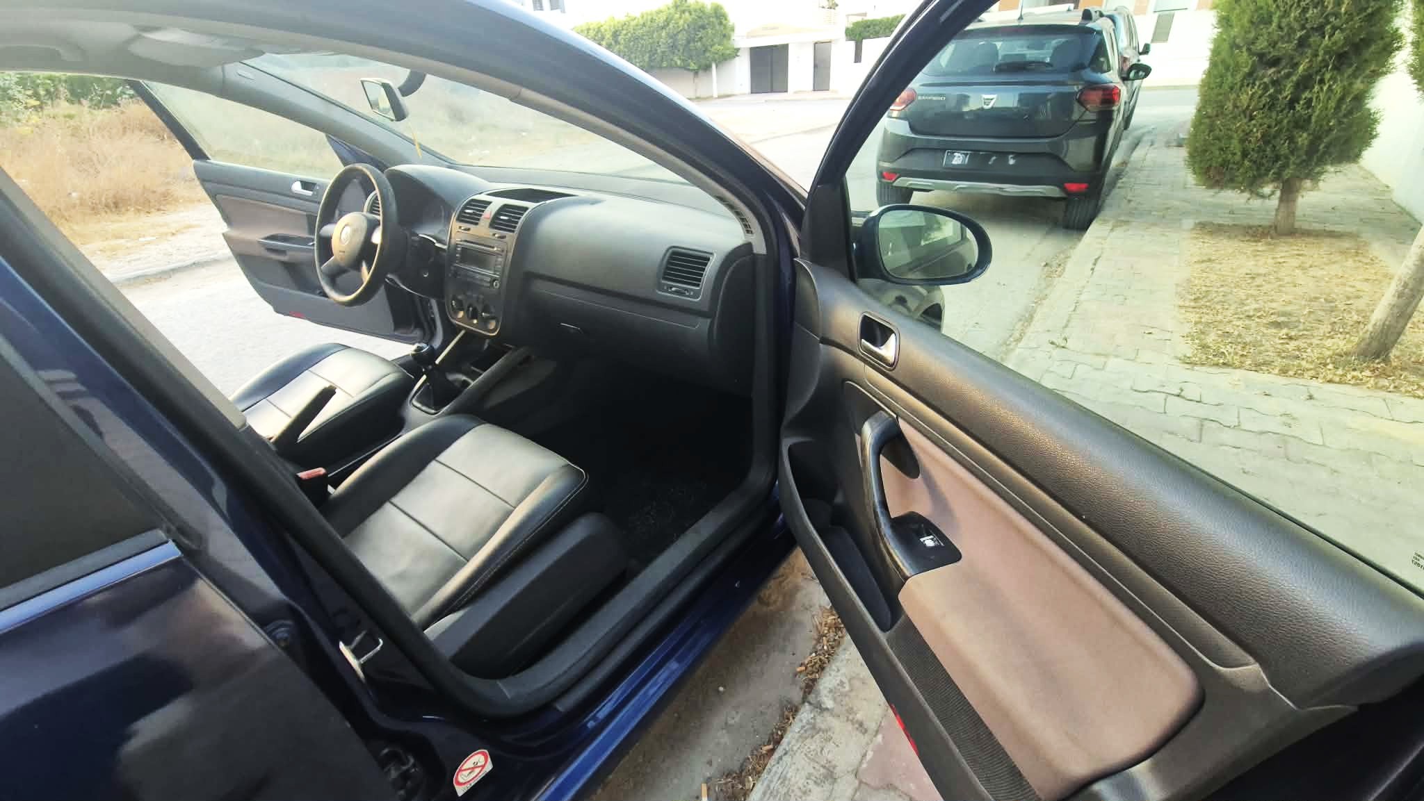 Ain Zaghouan&nbsp;Jardins de Carthage&nbsp;Volkswagen&nbsp;Golf 5&nbsp;Av golf 5 ess 1�re main