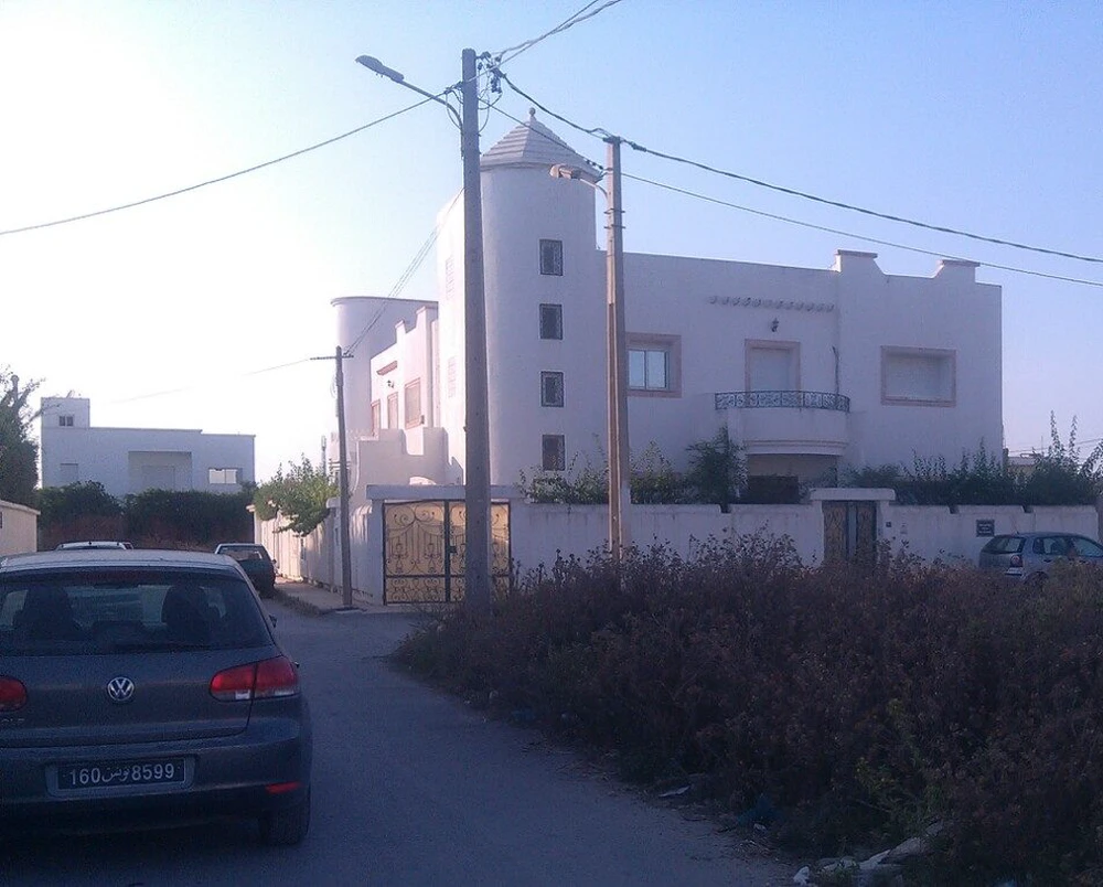 La Marsa&nbsp;Cite Bhar Lazreg&nbsp;Location&nbsp;Appart. 4 pi�ces&nbsp;Opportunite