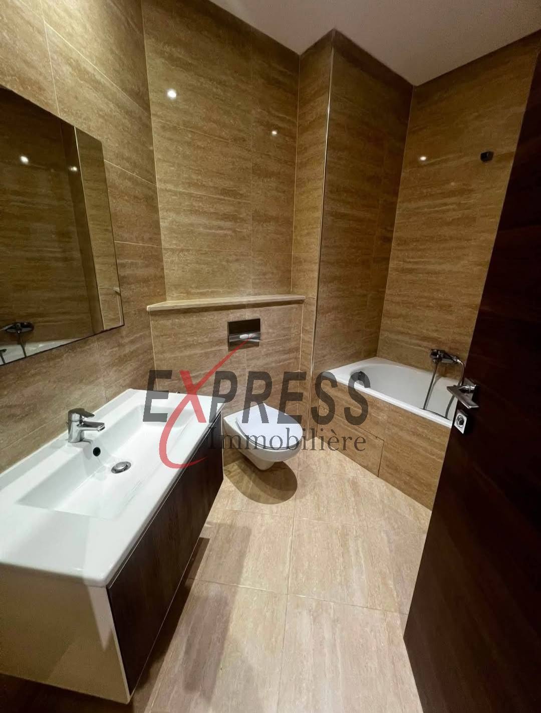 Ariana Ville&nbsp;Cite Ennasr 2&nbsp;Location&nbsp;Appart. 3 pi�ces&nbsp;Un appart s2 rdc haut standing avec jardin