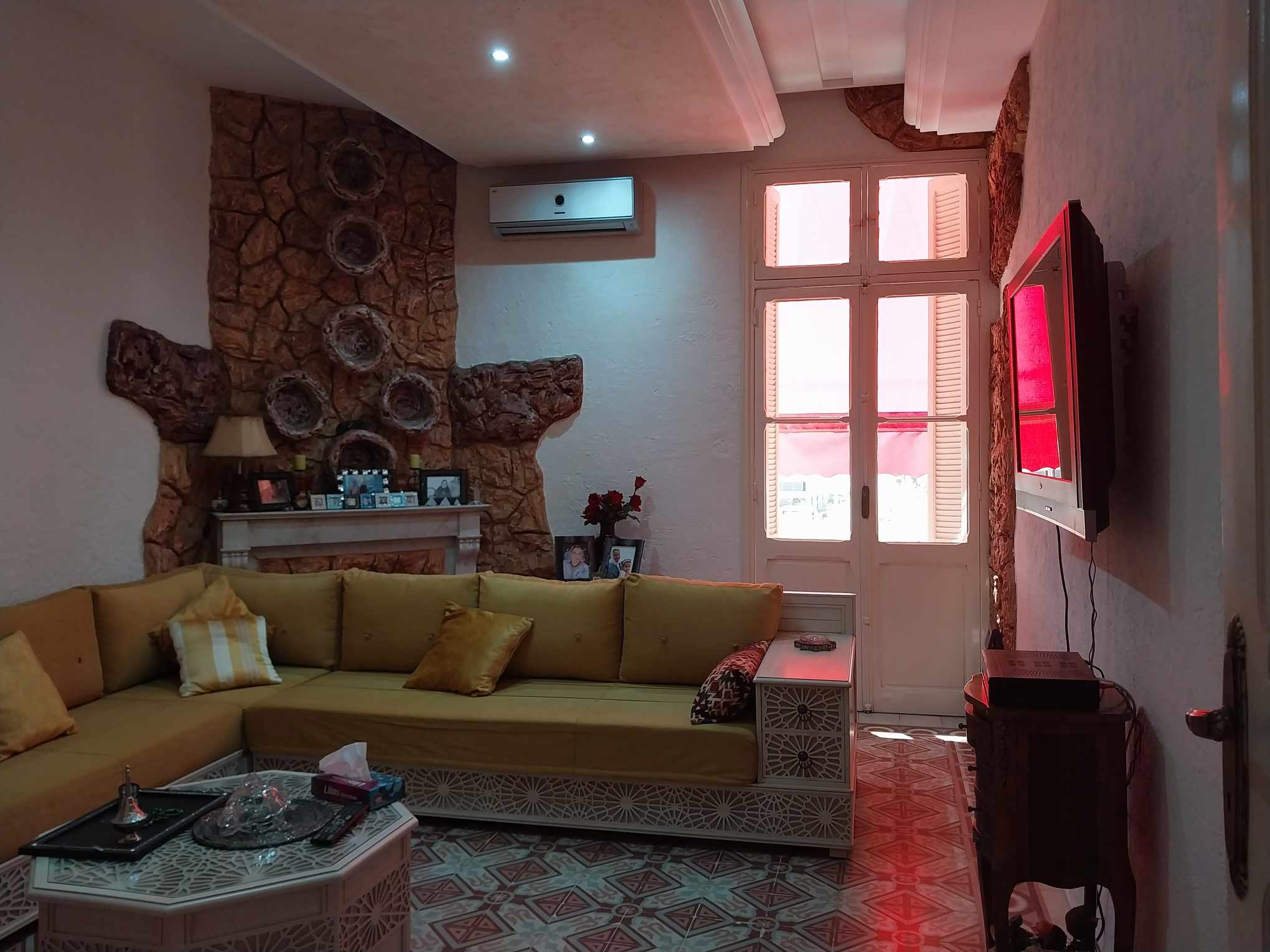 Bab Bhar&nbsp;Bab Bhar&nbsp;Vente&nbsp;Appart. 5 pi�ces+&nbsp;Un grand appartement � la place de barcelone
