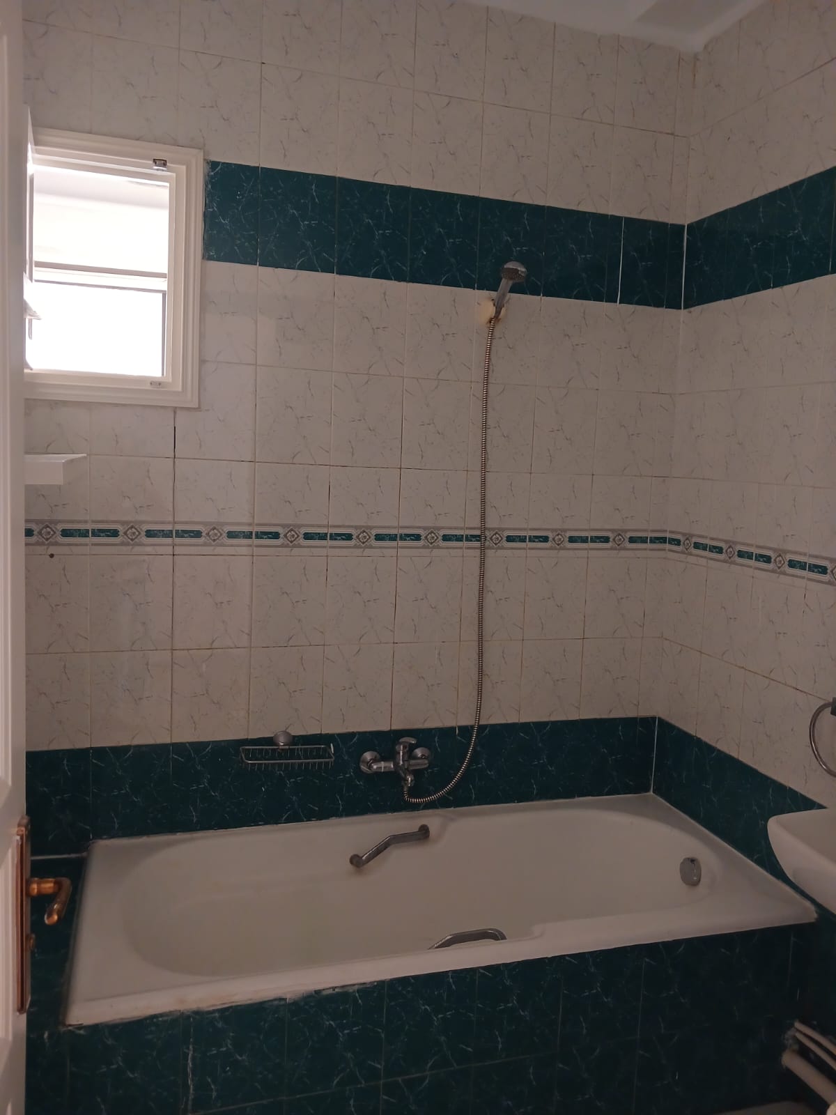 Ariana Ville&nbsp;Borj El Baccouche&nbsp;Location&nbsp;Appart. 3 pi�ces&nbsp;Appartement bien situ� � ariana proche du cun