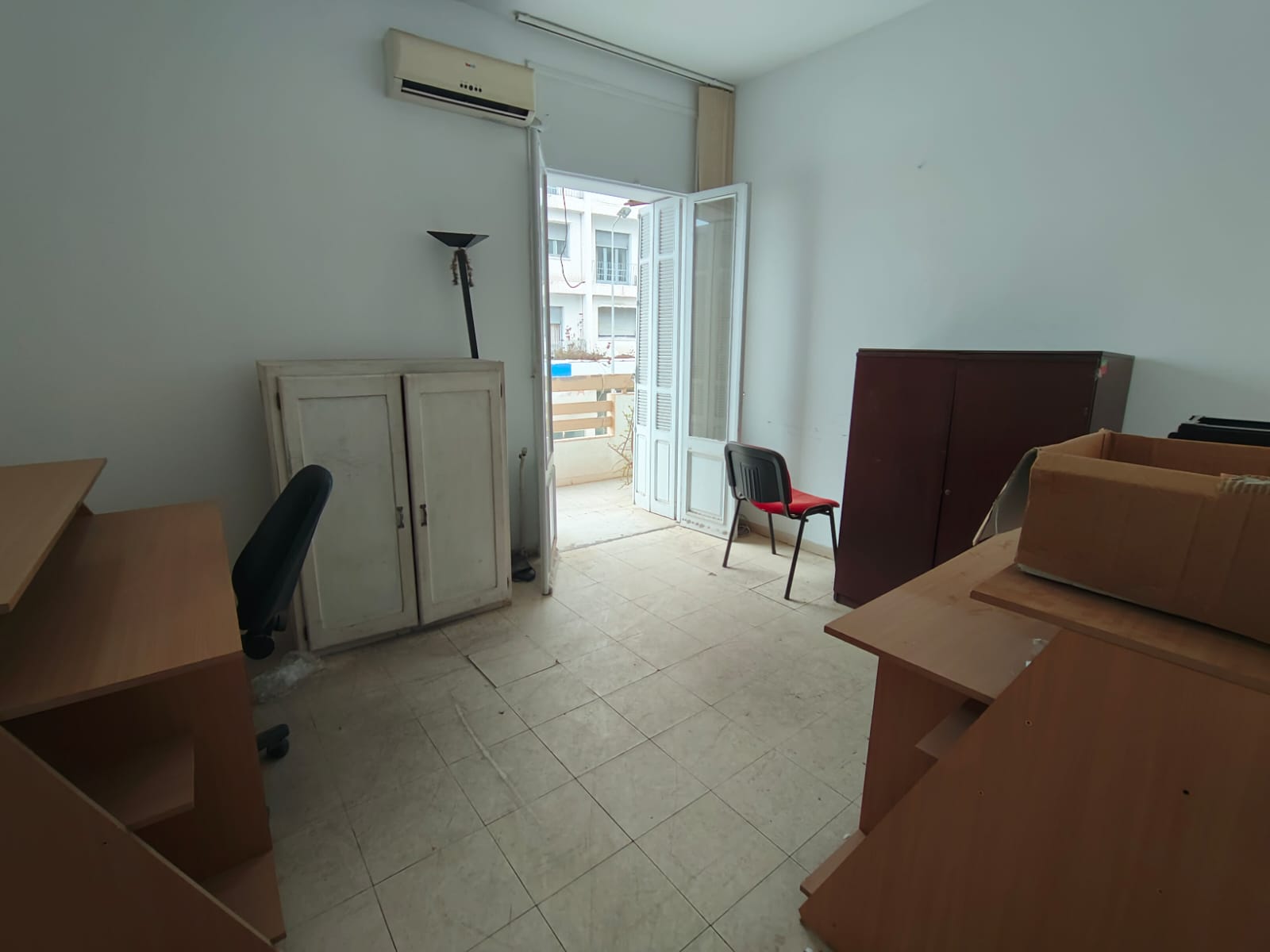 Bab Bhar&nbsp;Hedi Chaker&nbsp;Bureaux & Commerces&nbsp;Bureau&nbsp;H�di chaker loc vnt bur h4