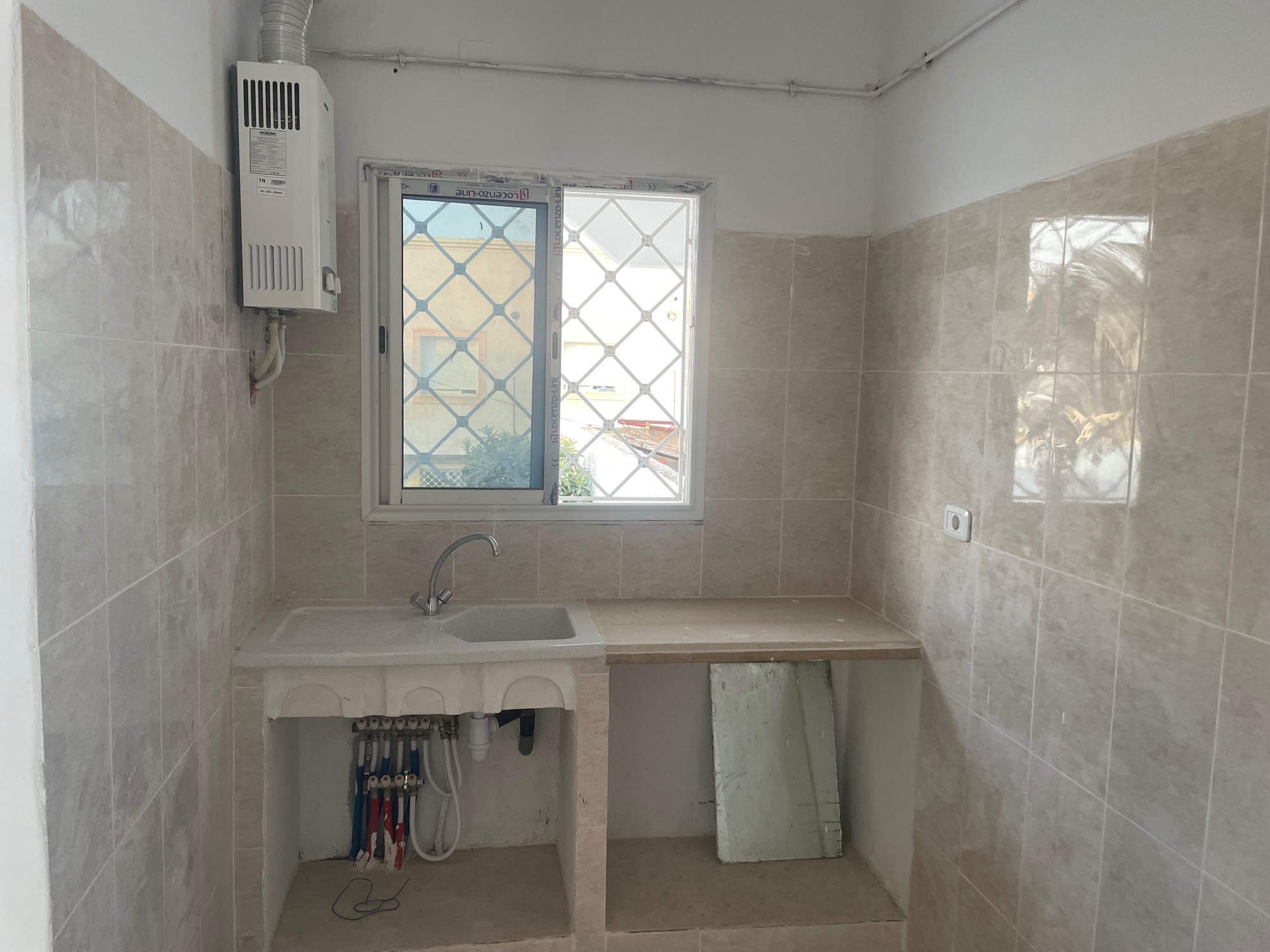 El Ouerdia&nbsp;El Ouerdia&nbsp;Location&nbsp;Appart. 2 pi�ces&nbsp;1er etage salon et 2 chambres a ibn sina 1