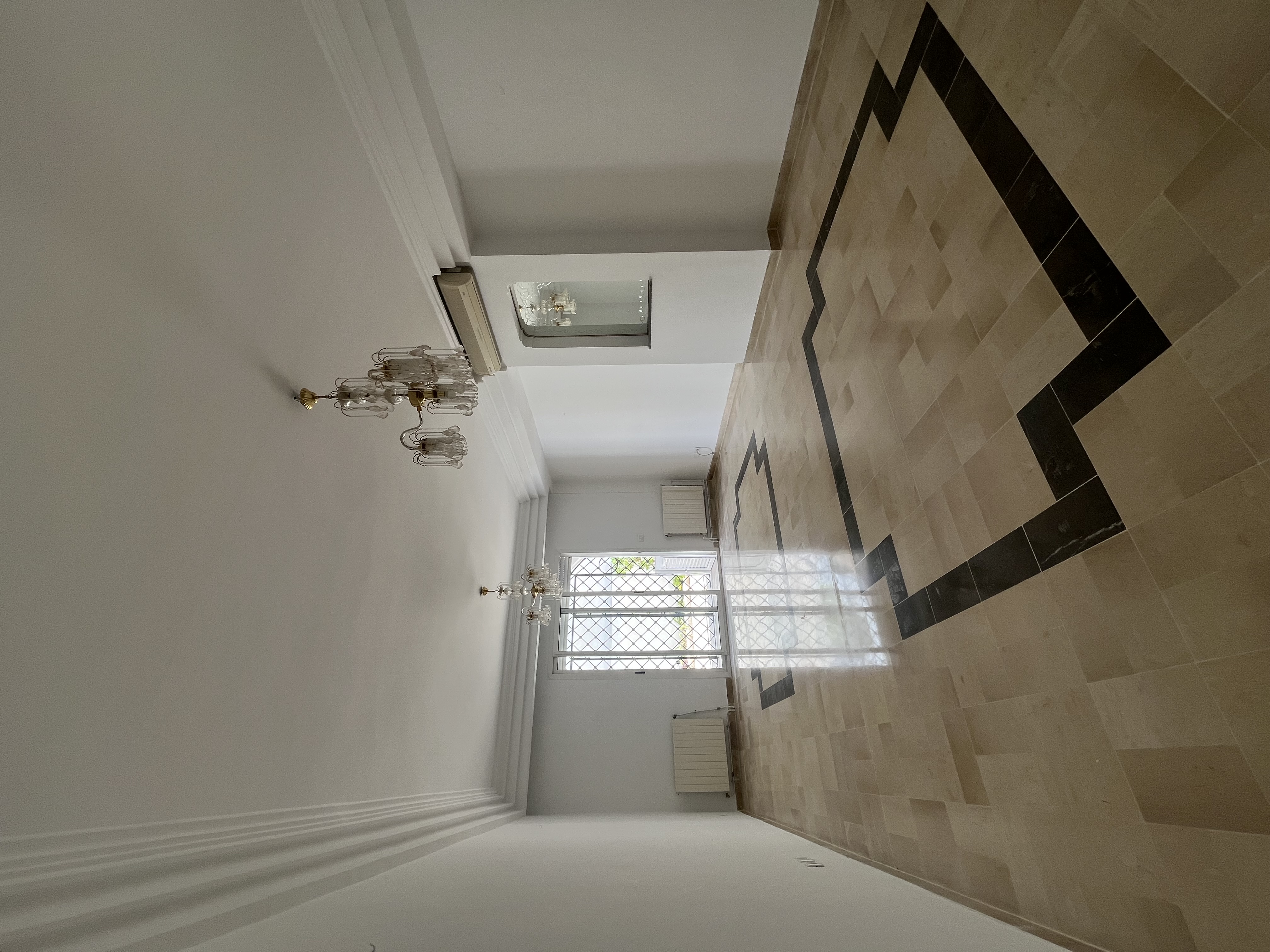 Ariana Ville&nbsp;Cite Ennasr 1&nbsp;Location&nbsp;Appart. 5 pi�ces+&nbsp;Grand appartement familial  ennaser 1