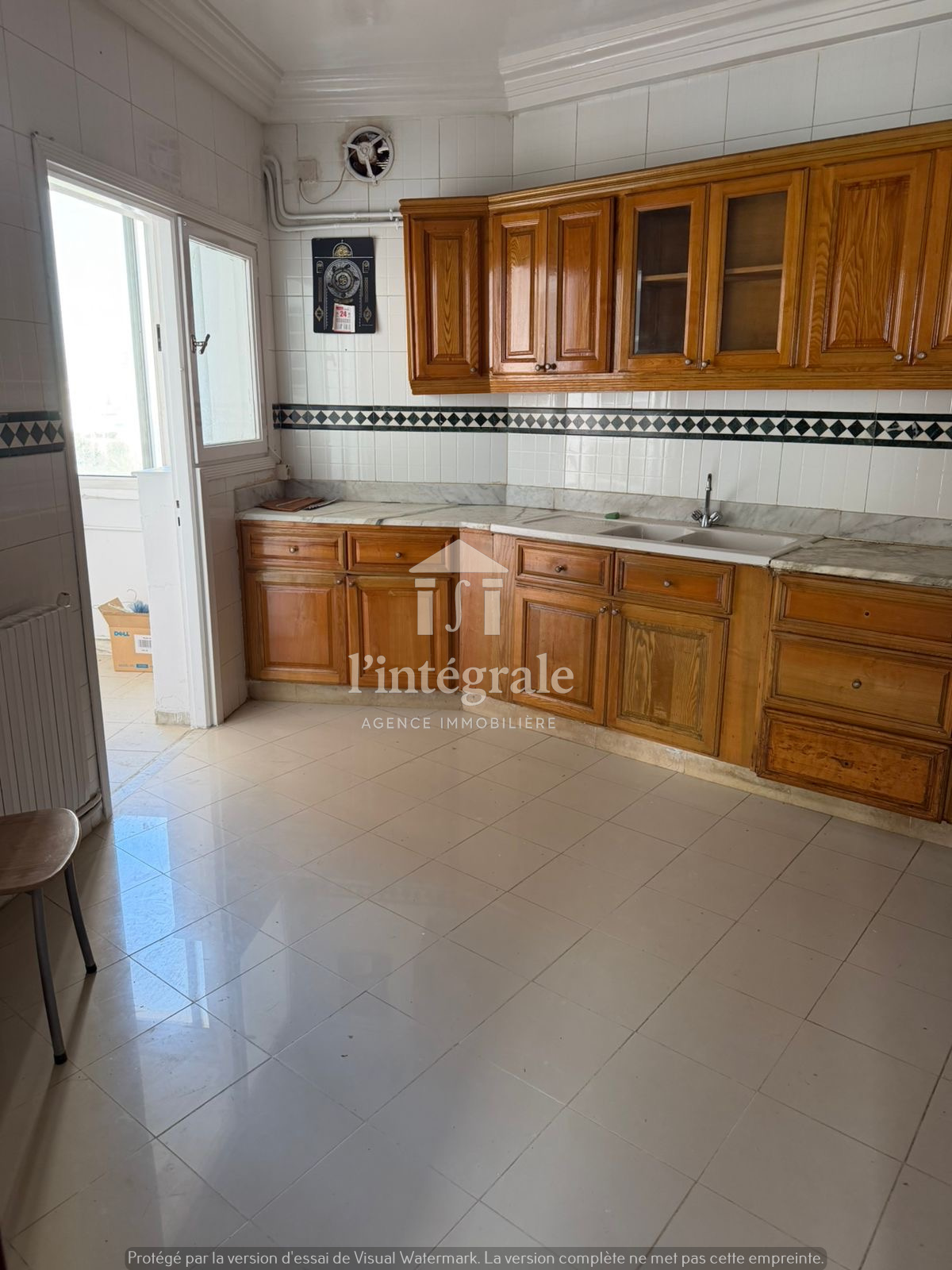 Ariana Ville&nbsp;Cite Ennasr 2&nbsp;Location&nbsp;Appart. 4 pi�ces&nbsp;S3 avec place parking et cellier