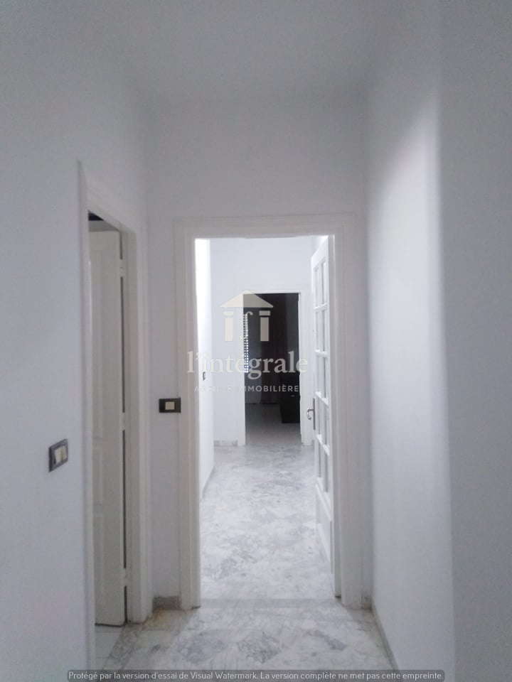 Ariana Ville&nbsp;Cite Ennasr 2&nbsp;Location&nbsp;Appart. 4 pi�ces&nbsp;S3 avec place parking et cellier