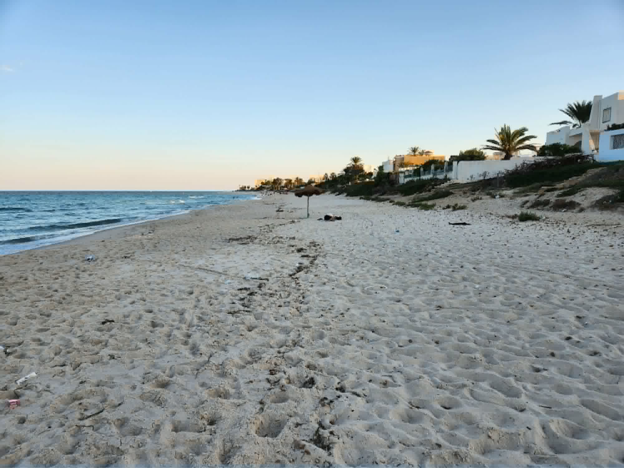 Akouda&nbsp;Chatt Meriem&nbsp;Terrain&nbsp;Terrain nu&nbsp;Lot 587m au 2�me position de la plage chatt mariem
