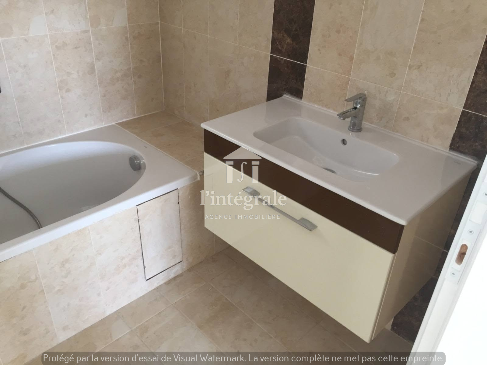 Ariana Ville&nbsp;Cite Ennasr 2&nbsp;Location&nbsp;Appart. 4 pi�ces&nbsp;S3 de haut standing avec terrasse