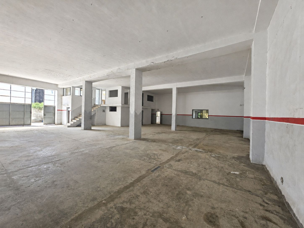 Fouchana&nbsp;Zone Industrielle El Meghira&nbsp;Bureaux & Commerces&nbsp;Fond de Commerce&nbsp;D�p�t de 1 100 m � � el mghira 3