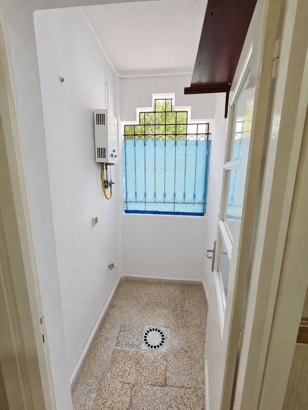 Ben Arous&nbsp;Ben Arous&nbsp;Bureaux & Commerces&nbsp;Fond de Commerce&nbsp;D�p�t � � ben arous terrain de 818 m