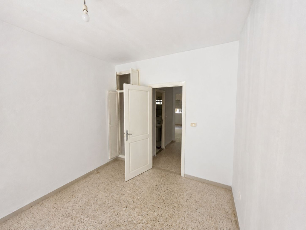 Ben Arous&nbsp;Ben Arous&nbsp;Bureaux & Commerces&nbsp;Fond de Commerce&nbsp;D�p�t � � ben arous terrain de 818 m