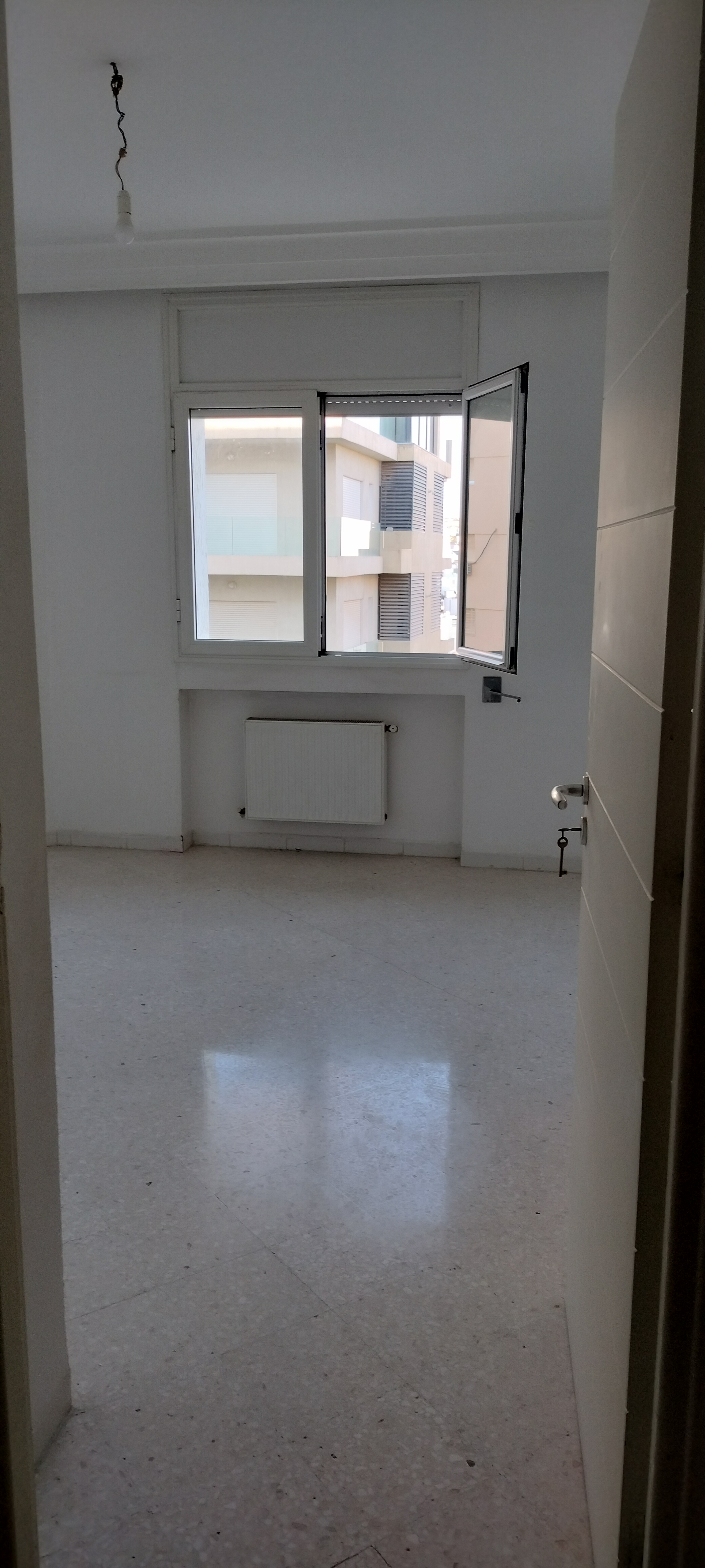 Ariana Ville&nbsp;El Menzah 6&nbsp;Vente&nbsp;Appart. 4 pi�ces&nbsp;Beau s3 jardin menzeh 2 avec parking