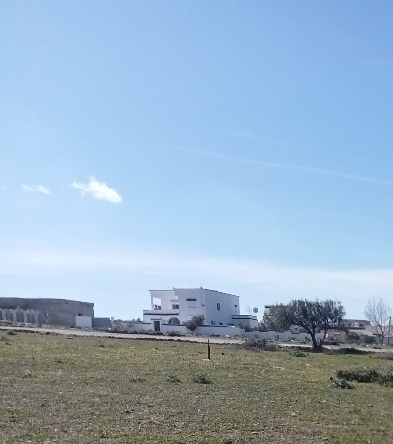 Raoued&nbsp;Borj Touil&nbsp;Terrain&nbsp;Terrain nu&nbsp;Futur zone paisible pas loin de tunis et l'ariana