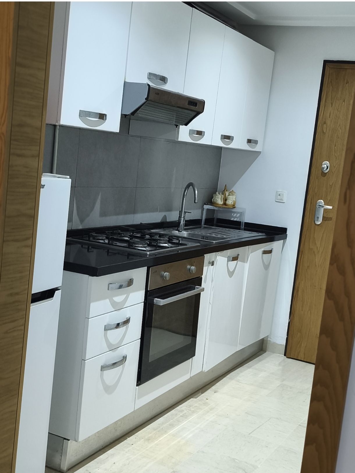 La Marsa&nbsp;Cite Bhar Lazreg&nbsp;Location&nbsp;Appart. 1 pi�ce&nbsp;Bel appartement haut standing meubl�