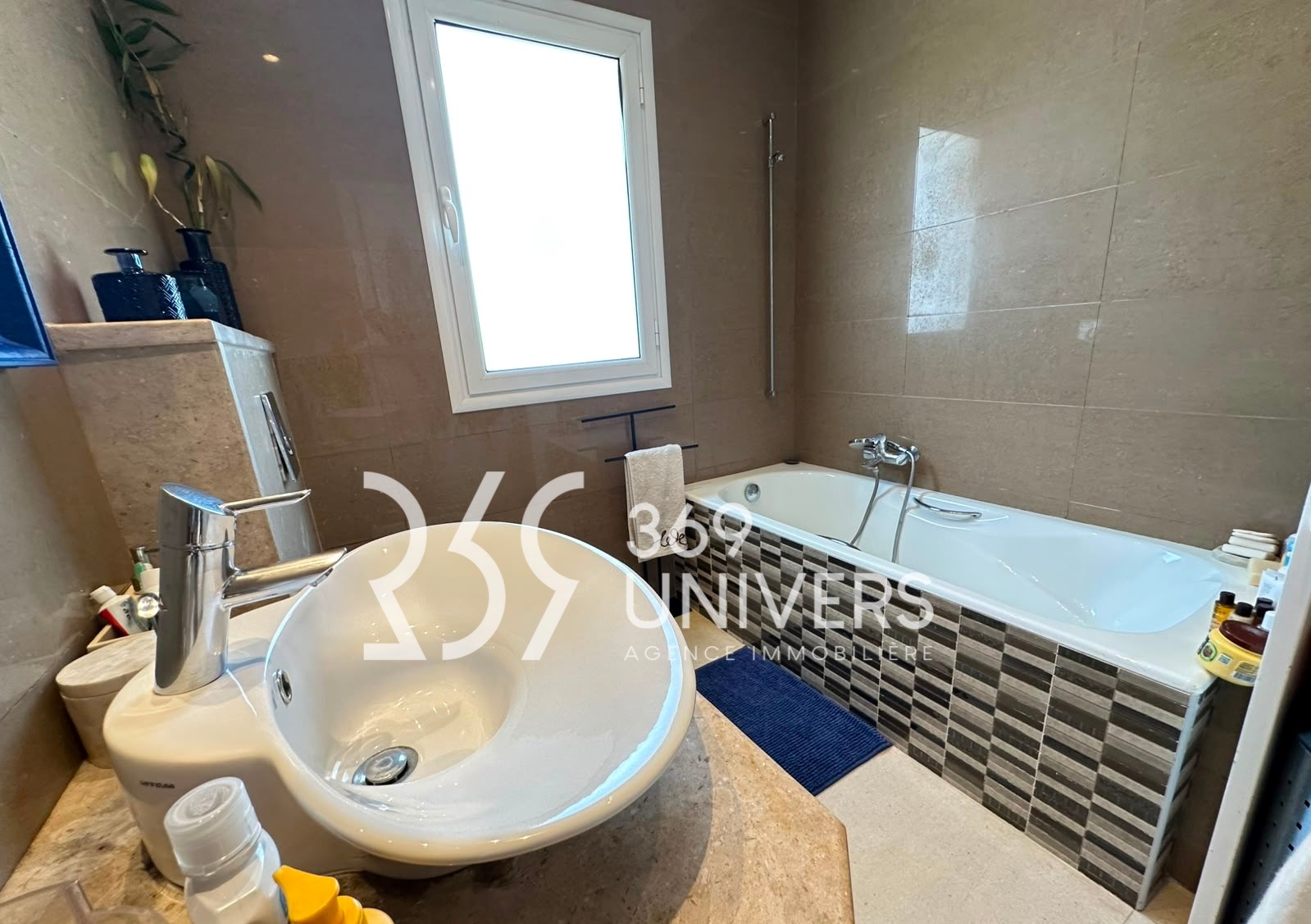 La Marsa&nbsp;Gammart&nbsp;Location&nbsp;Appart. 3 pi�ces&nbsp;Etage de villa avec terrasse � gammarth ref ra180