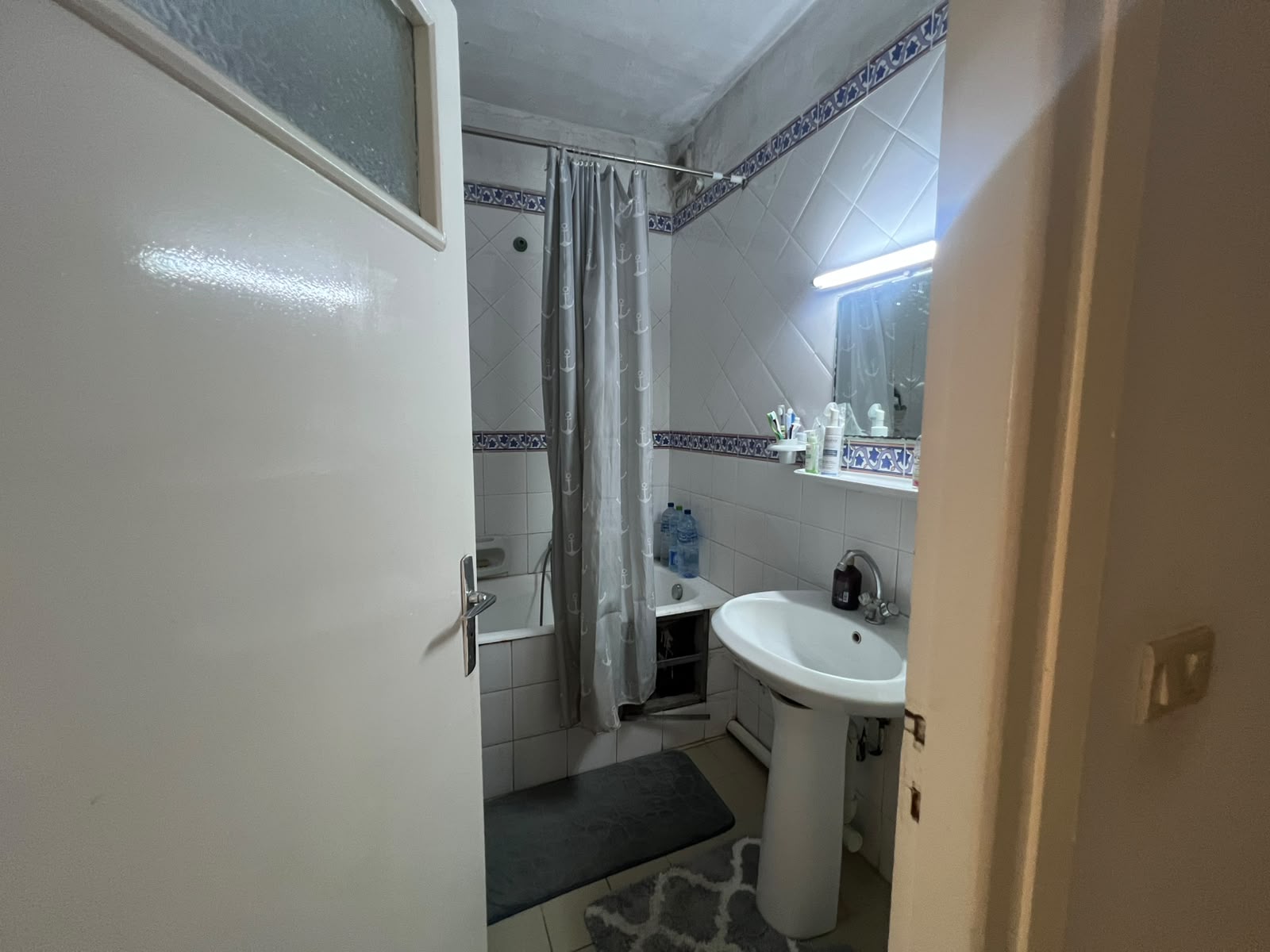 La Soukra&nbsp;Borj Louzir&nbsp;Vente&nbsp;Autre&nbsp;Apparemment � cit� hedi nouira ariana