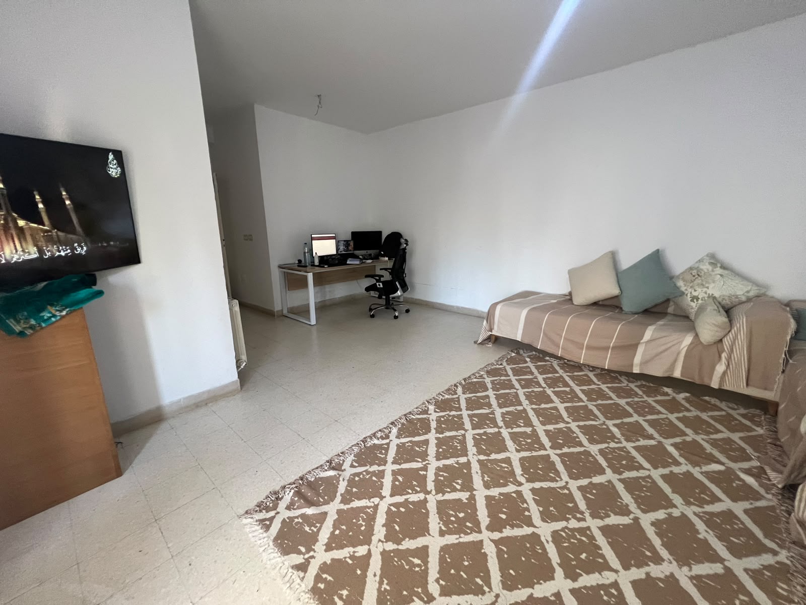La Soukra&nbsp;Borj Louzir&nbsp;Vente&nbsp;Autre&nbsp;Apparemment � cit� hedi nouira ariana