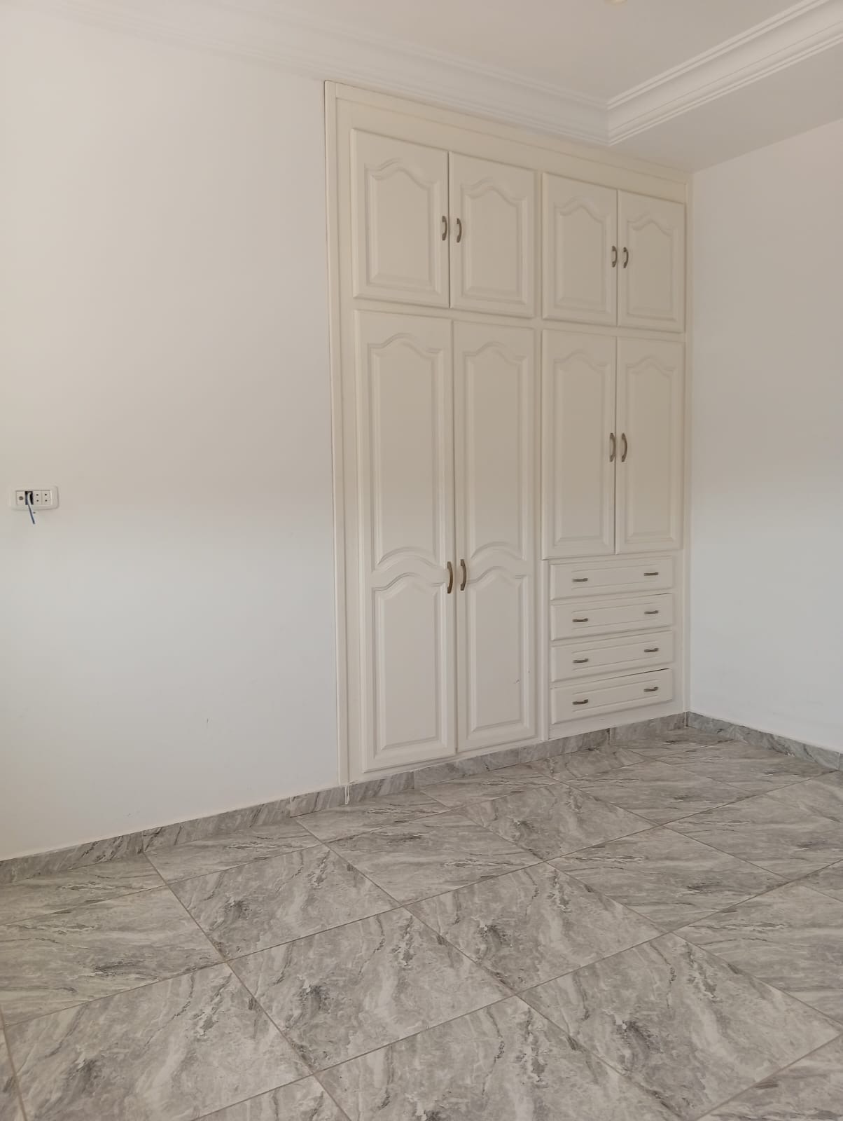 Mnihla&nbsp;Jardins d'el Menzah&nbsp;Location&nbsp;Appart. 4 pi�ces&nbsp;Un �tage de villa s3 � jardins menzah 2