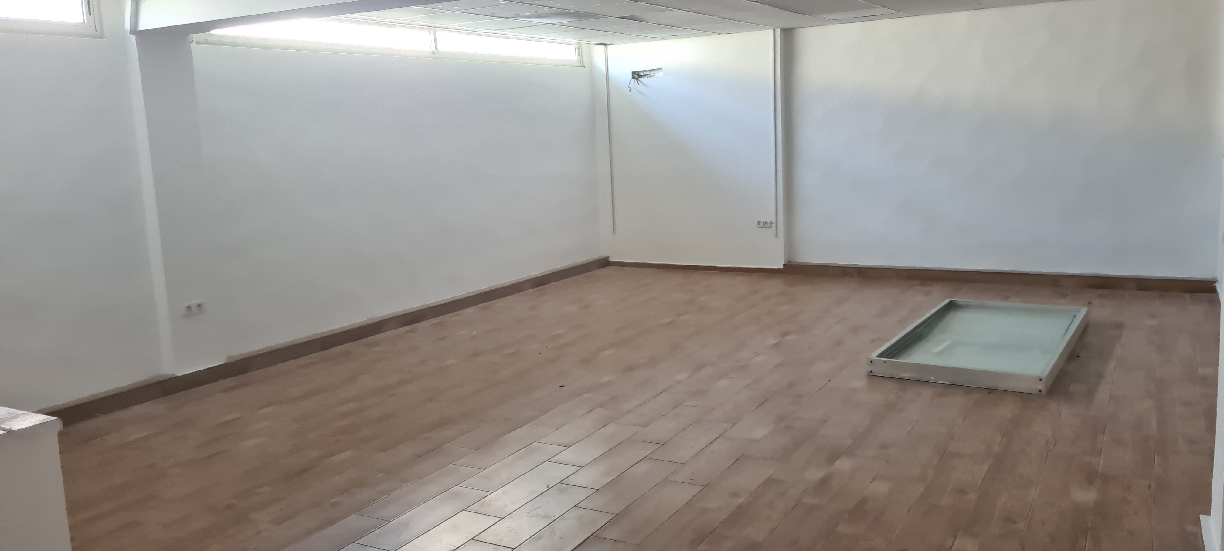 Raoued&nbsp;Complexe Technologique&nbsp;Location&nbsp;Autre&nbsp;Local professionnel pr�s p�le techno el ghazala