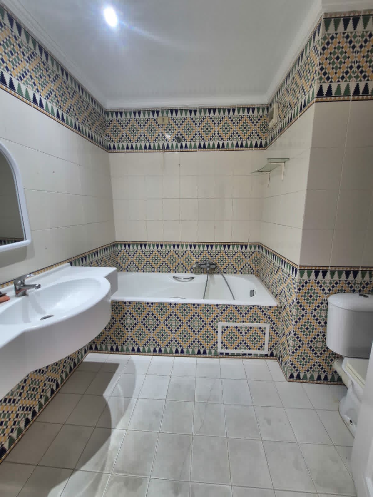 La Marsa&nbsp;Berge Du Lac&nbsp;Location&nbsp;Appart. 2 pi�ces&nbsp;Apprt s1 bureautique � lac  1