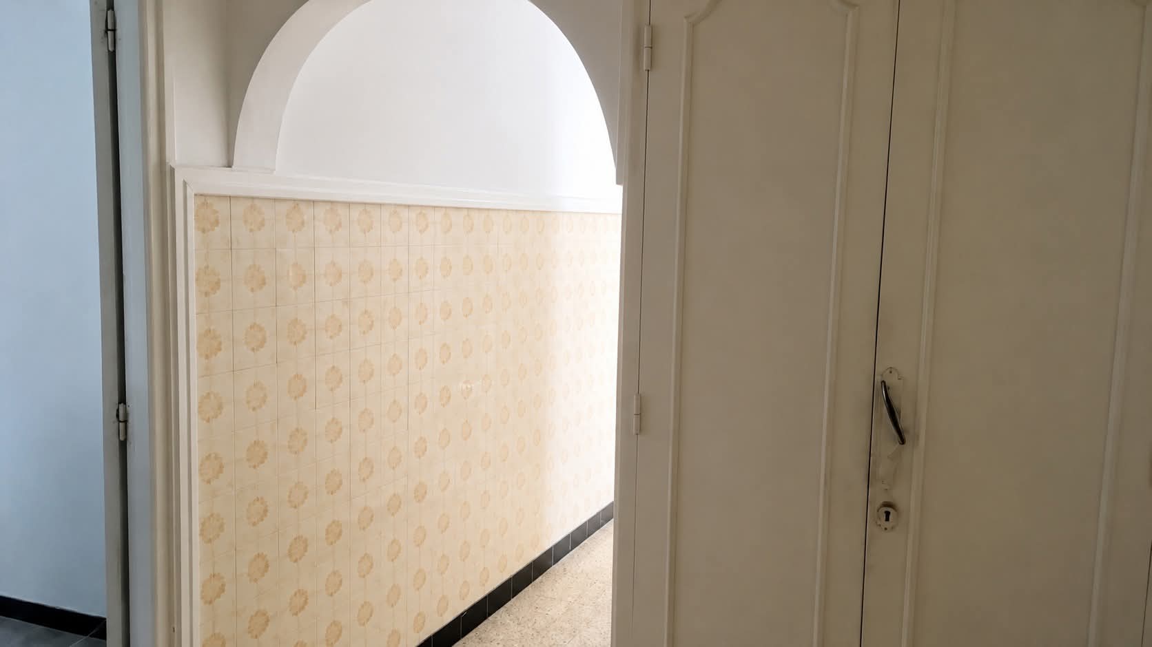 Cite El Khadra&nbsp;Cite El Khadra&nbsp;Location&nbsp;Appart. 4 pi�ces&nbsp;Un appartement s3 vide � cit� khadra