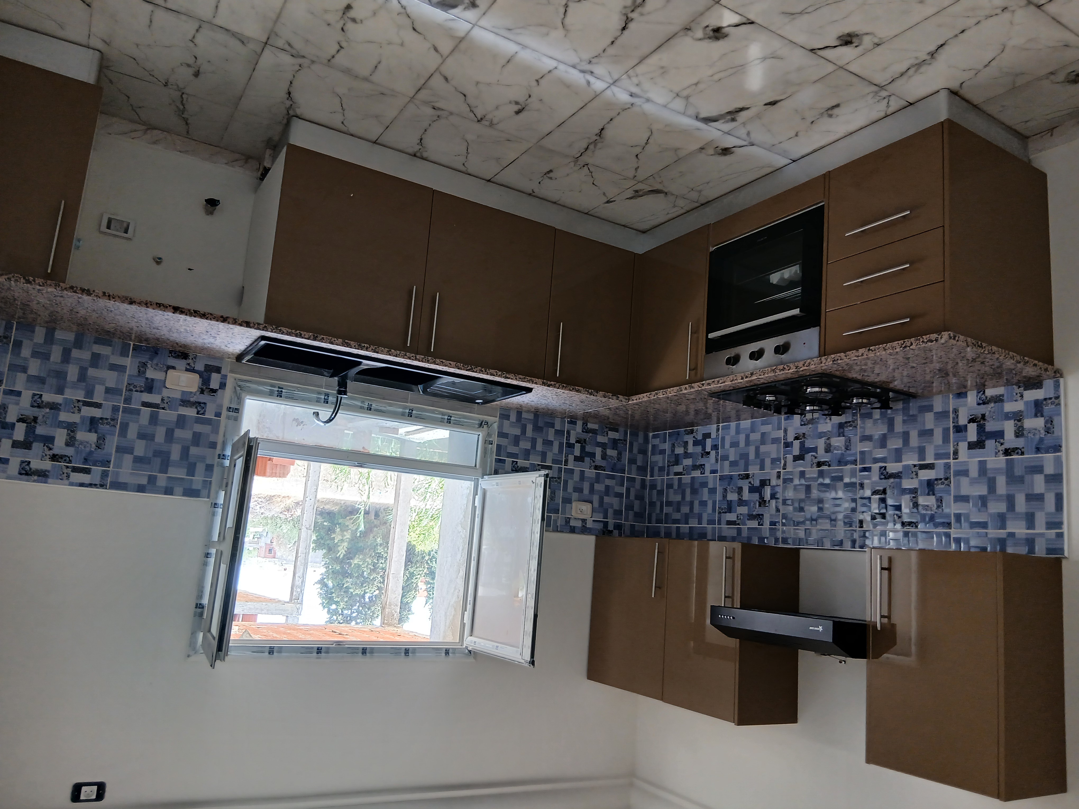 Akouda&nbsp;Chatt Meriem&nbsp;Vente&nbsp;Appart. 4 pi�ces&nbsp;Immeuble neuf r2 garage et 3 appartements