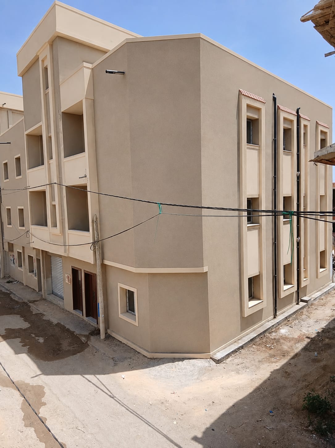 Akouda&nbsp;Chatt Meriem&nbsp;Vente&nbsp;Appart. 4 pi�ces&nbsp;Immeuble neuf r2 surfaces500m2  3 appartements