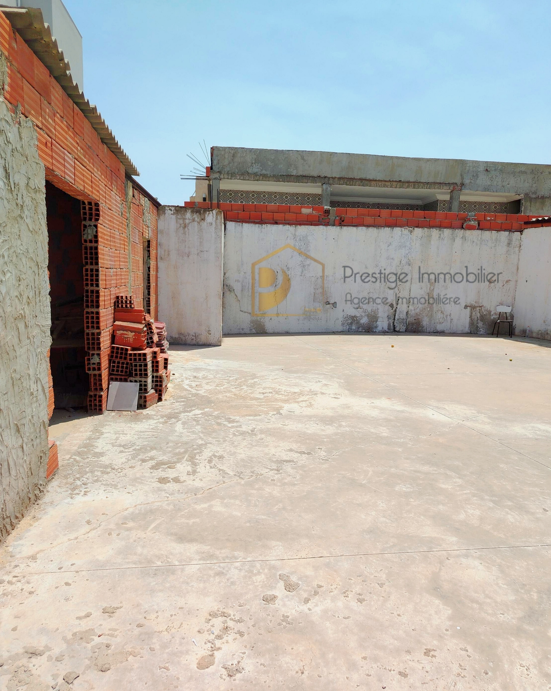 Hammam Chatt&nbsp;Borj Cedria&nbsp;Vente&nbsp;Surfaces&nbsp;Terrain avec 2 locaux commercial