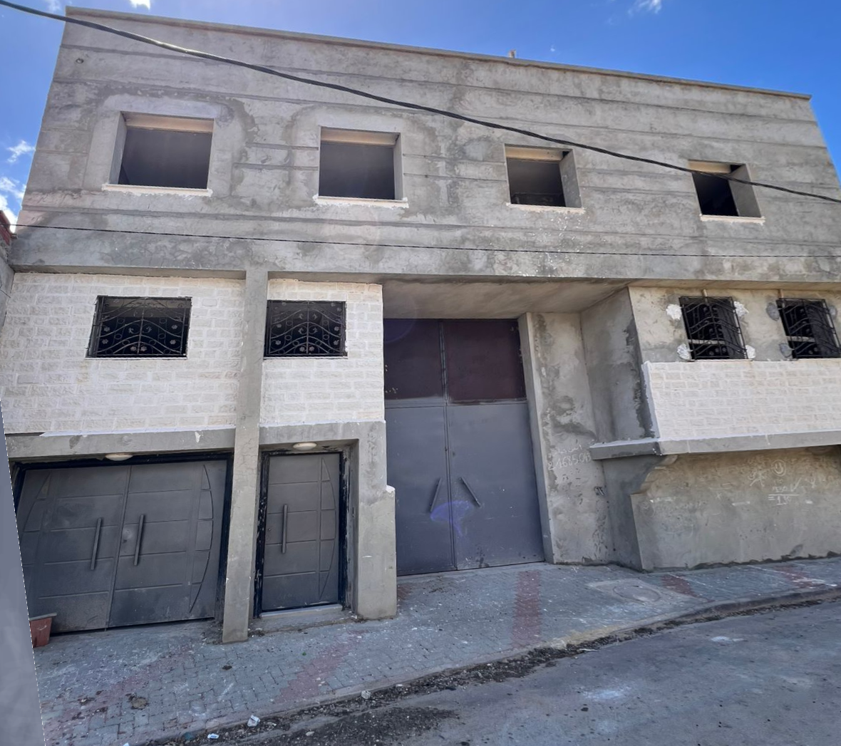 Sidi Thabet&nbsp;Sidi Thabet&nbsp;Vente&nbsp;Maisons&nbsp;Immeuble r2 218m2 et d�p�t 200m2 et ss sol ariana