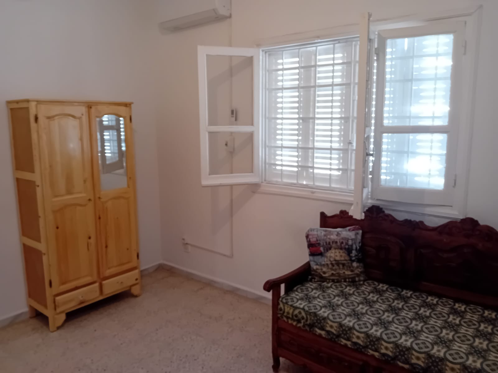 Cite El Khadra&nbsp;Cite Oplympique&nbsp;Location&nbsp;Appart. 4 pi�ces&nbsp;Etage villa 4 chambre cite olympique