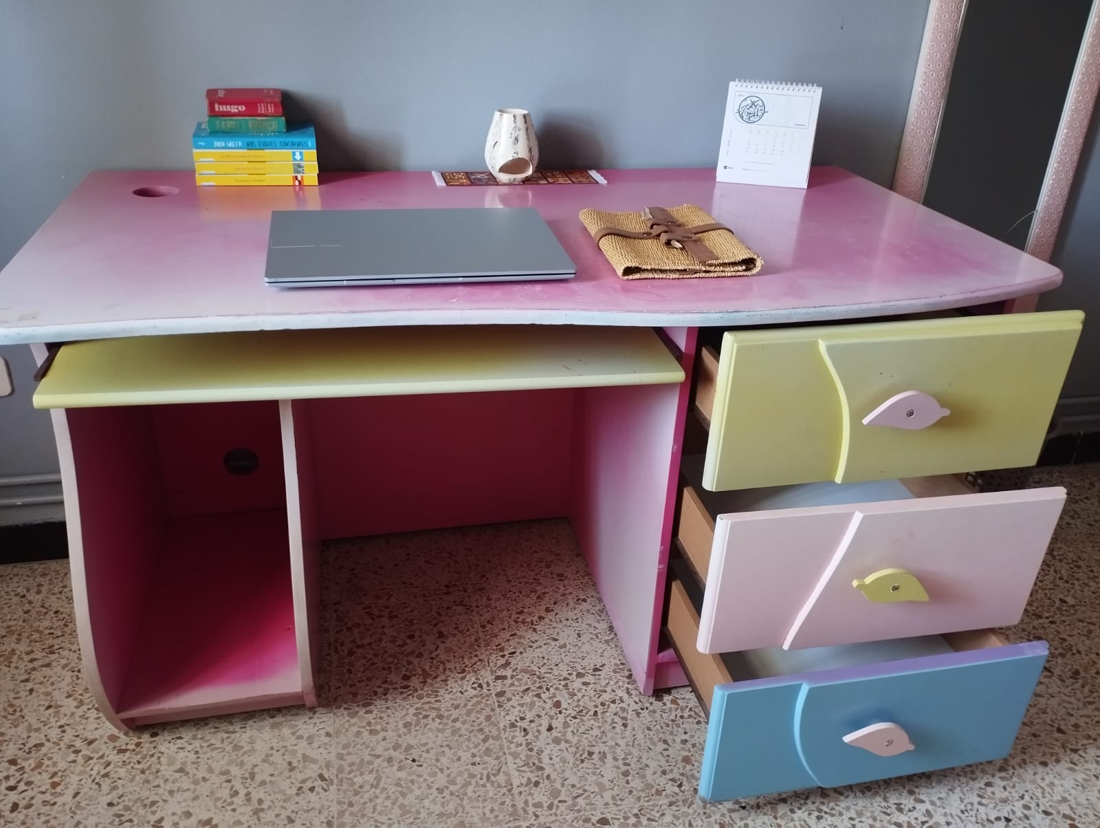 Ariana Ville&nbsp;El Menzah 6&nbsp;Chambres � coucher&nbsp;Chambres � coucher&nbsp;Chambre � coucher fille calin caline 1800 tnd