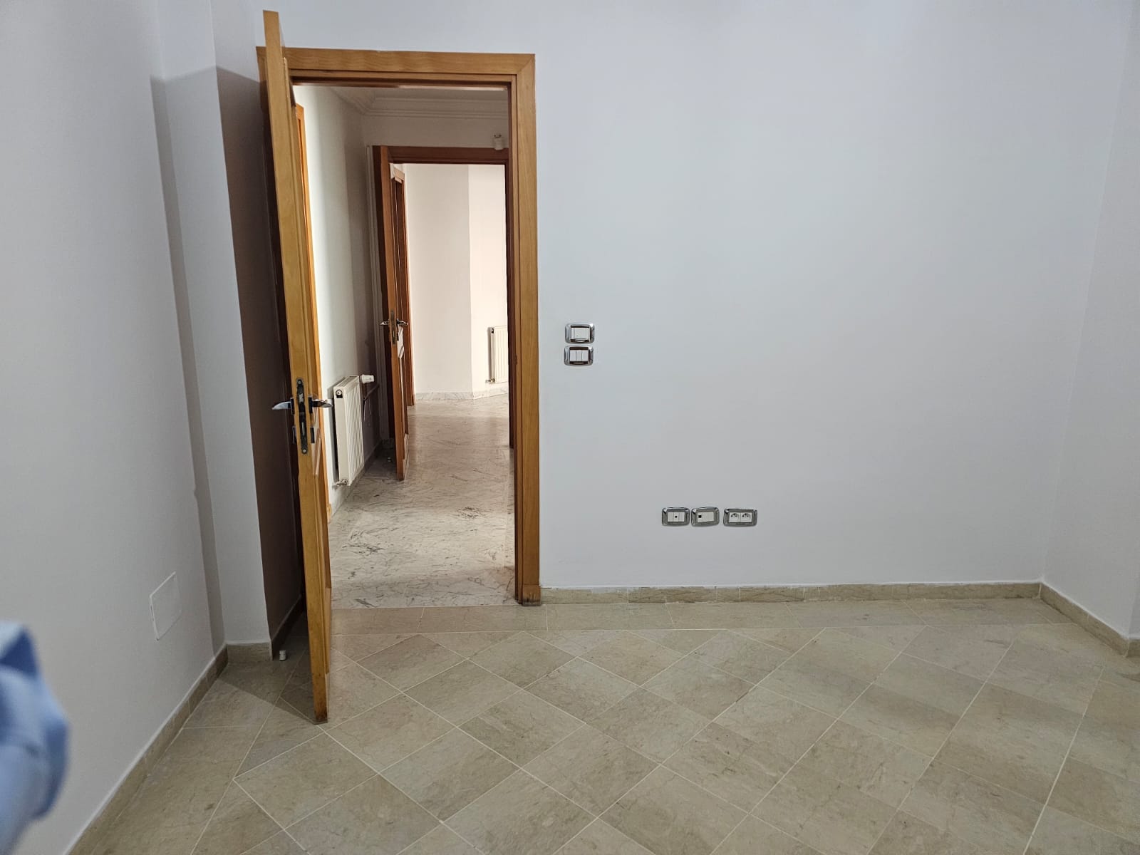 Cite El Khadra&nbsp;Zone urbaine nord&nbsp;Location&nbsp;Appart. 3 pi�ces&nbsp;Charment appartement s 2 � usage de bureau