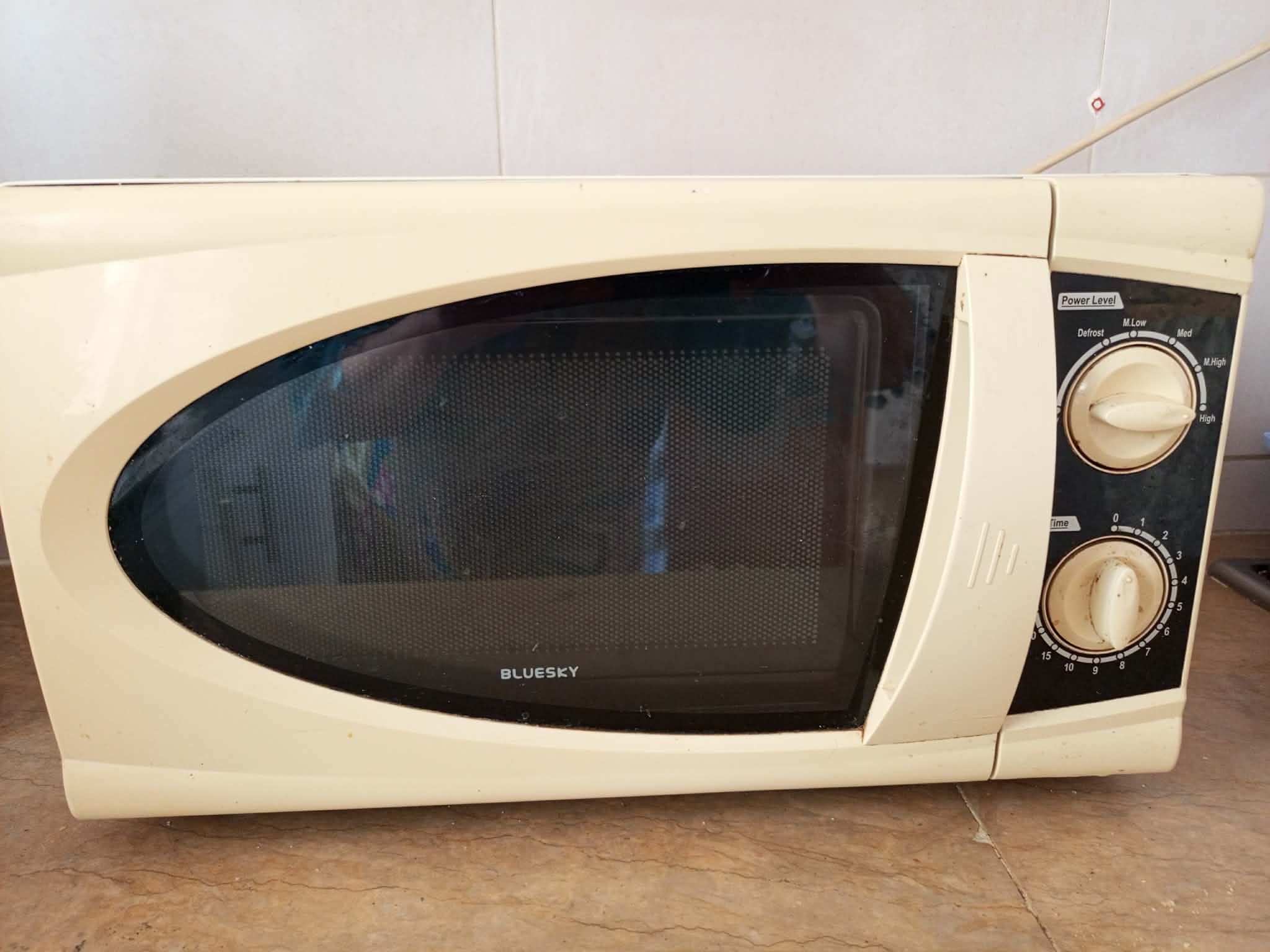 El Mourouj&nbsp;El Mourouj&nbsp;Micro-ondes&nbsp;Autre&nbsp;Micro onde occasion en bon etat