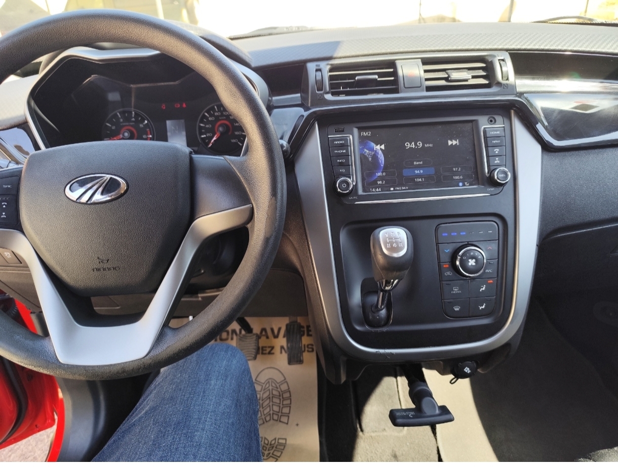 Mnihla&nbsp;Jardins d'el Menzah&nbsp;Mahindra&nbsp;Autre Mod�le&nbsp;Mahindra kuv100 k8 en tr�s bon �tat