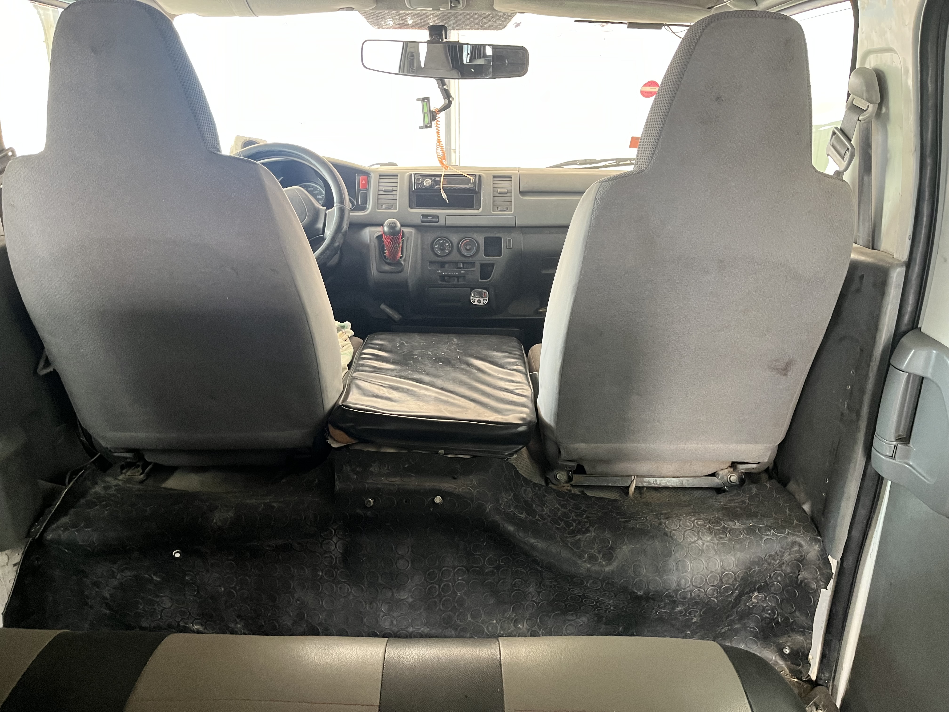 Beni Hassen&nbsp;Beni Hassen&nbsp;Toyota&nbsp;Hi.Ace&nbsp;Toyota hiace diesel 9 places moteur l5 3l