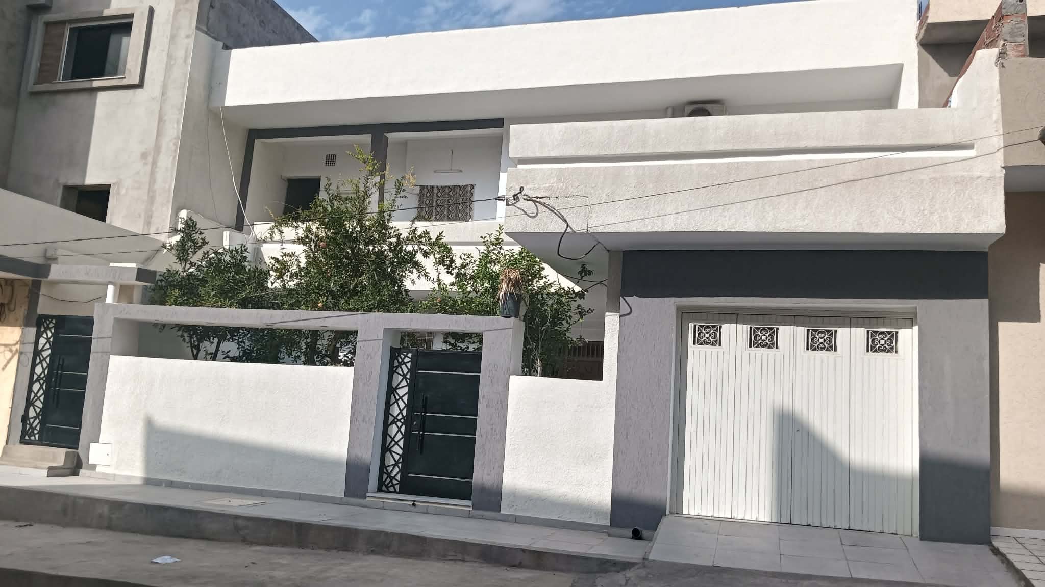 Ksar Helal&nbsp;Ksar Helal&nbsp;Vente&nbsp;Maisons&nbsp;Villa titre bleu s3 et 2 appartements s2