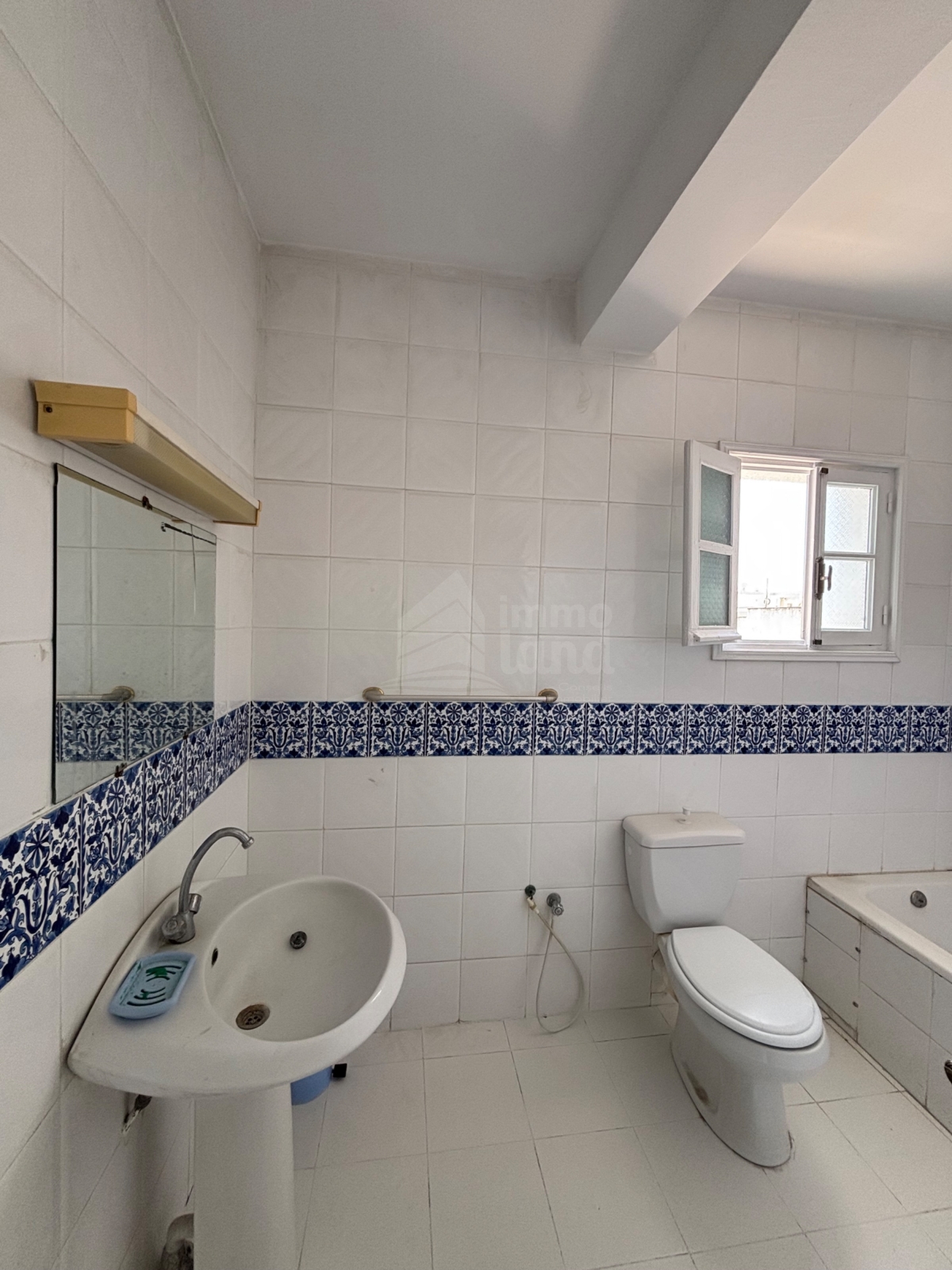El Menzah&nbsp;Mutuelle Ville&nbsp;Bureaux & Commerces&nbsp;Bureau&nbsp;Bureau h7 de 250 m a mutuelleville