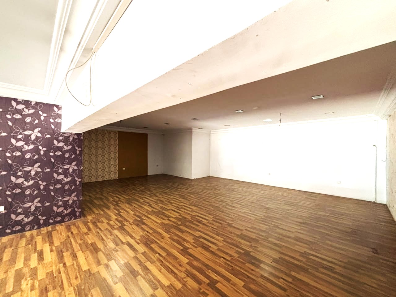 Ariana Ville&nbsp;Ariana&nbsp;Bureaux & Commerces&nbsp;Surfaces&nbsp;Local commercial de 120 m a ariana