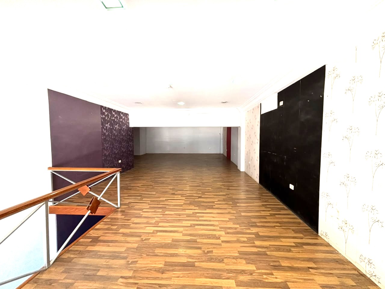 Ariana Ville&nbsp;Ariana&nbsp;Bureaux & Commerces&nbsp;Surfaces&nbsp;Local commercial de 120 m a ariana