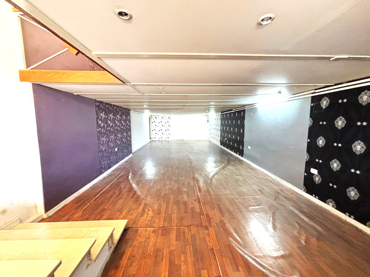 Ariana Ville&nbsp;Ariana&nbsp;Bureaux & Commerces&nbsp;Surfaces&nbsp;Local commercial de 120 m a ariana